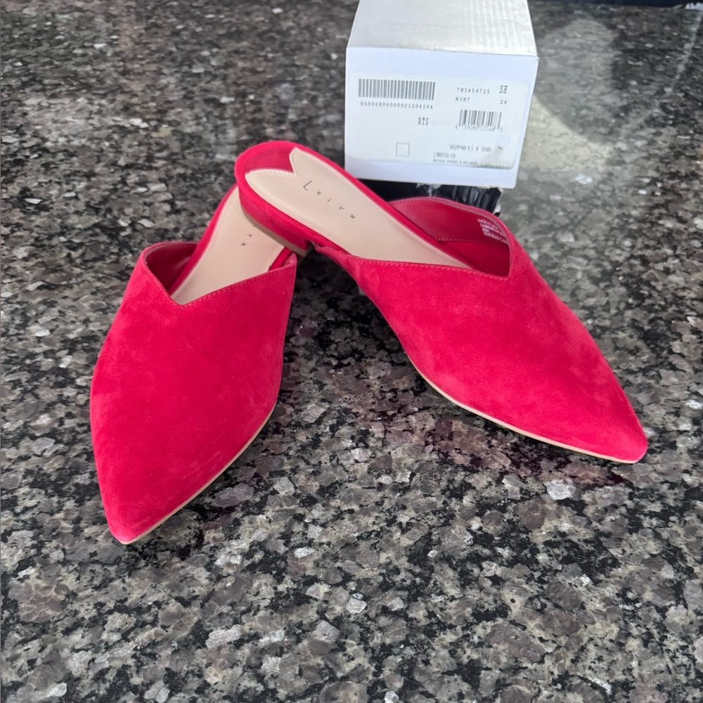 LEITH Women's Red Suede Mules 8.5 Leather Modern Sophisticated Comfort Bold Flat